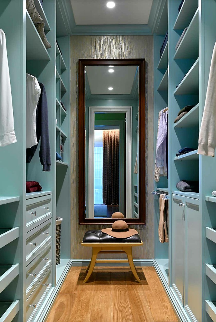 Параллельная гардеробная комната с большим зеркалом Абакан